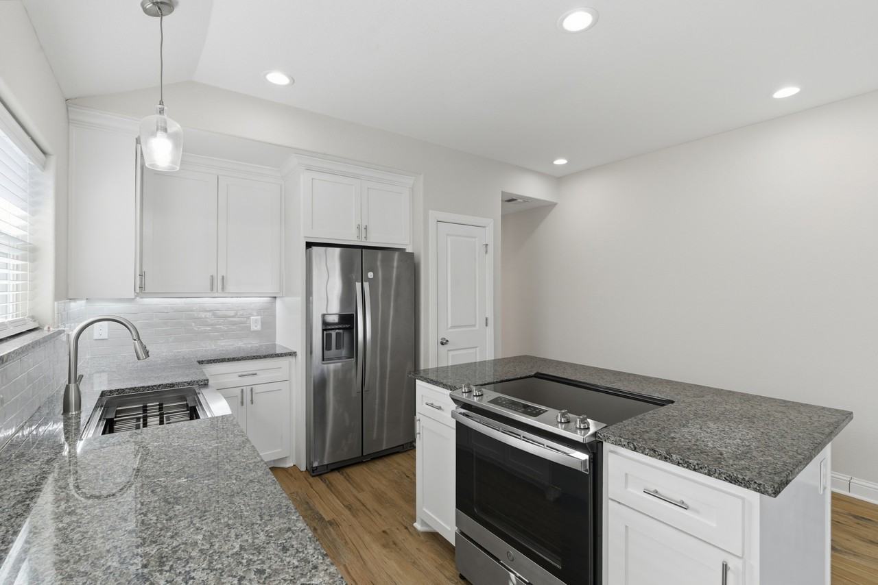 804 N Broughton St #802 - Photo 4 of 27