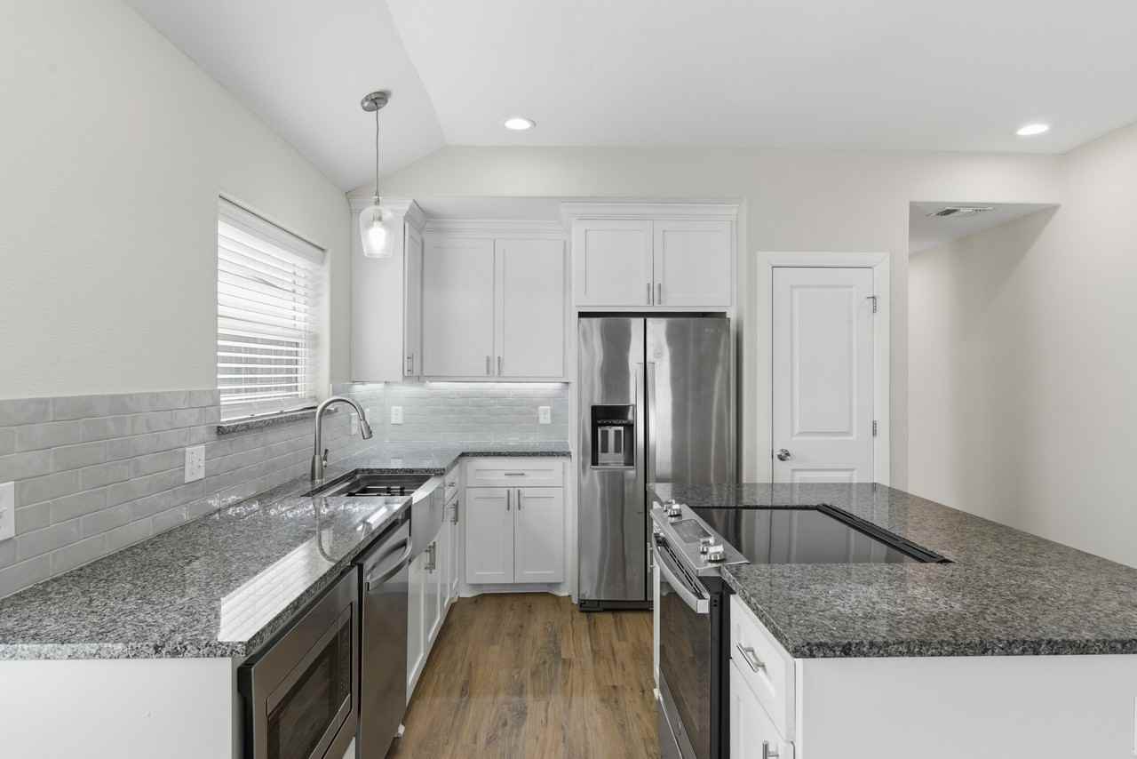 804 N Broughton St #802 - Photo 5 of 27