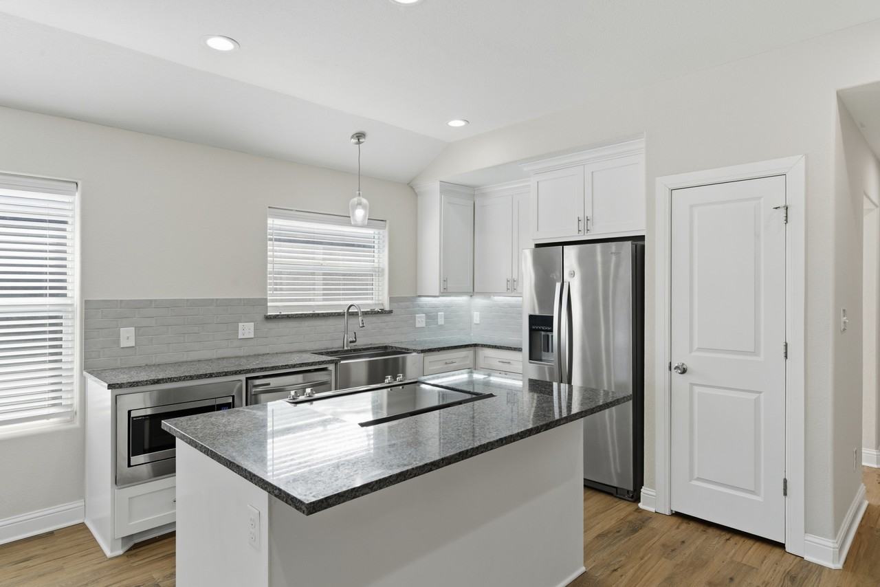 804 N Broughton St #802 - Photo 6 of 27