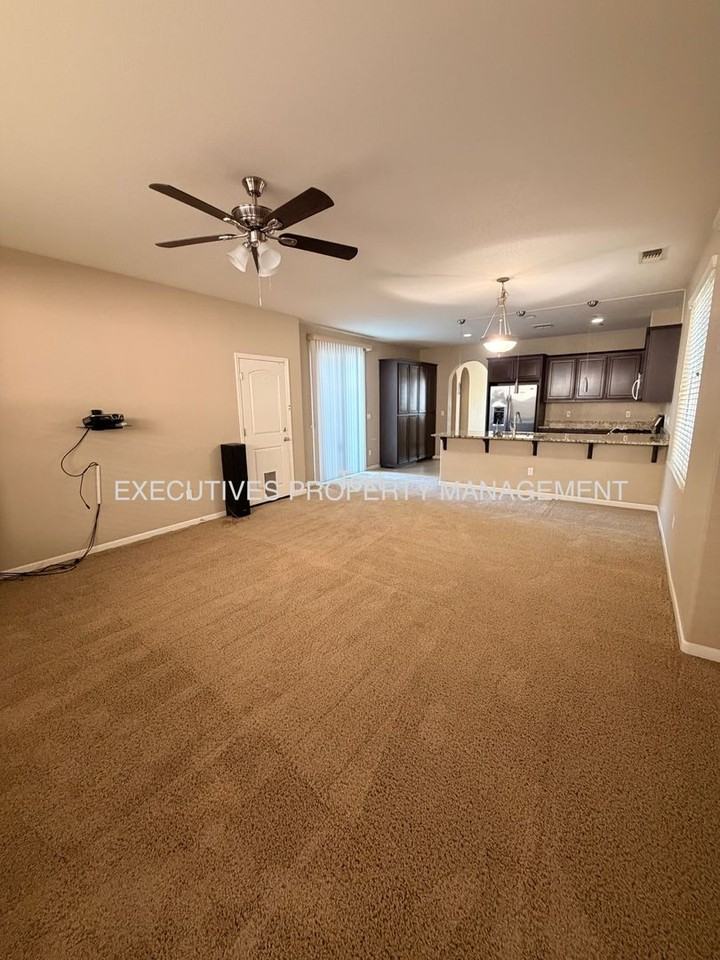 3895 Bethpage St - Photo 3 of 22