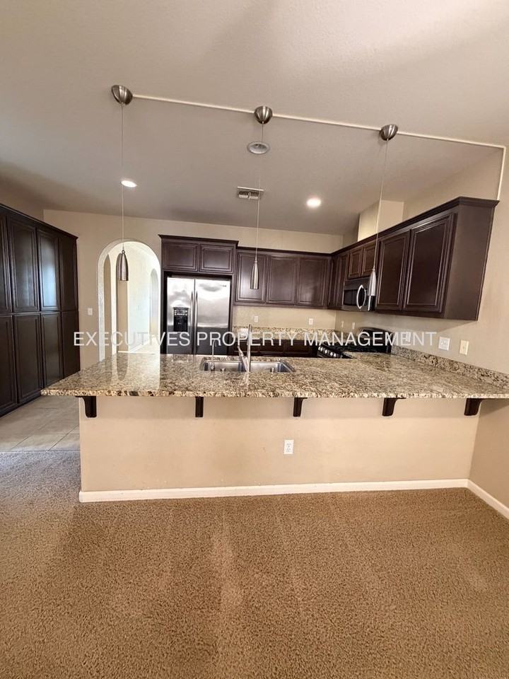 3895 Bethpage St - Photo 4 of 22