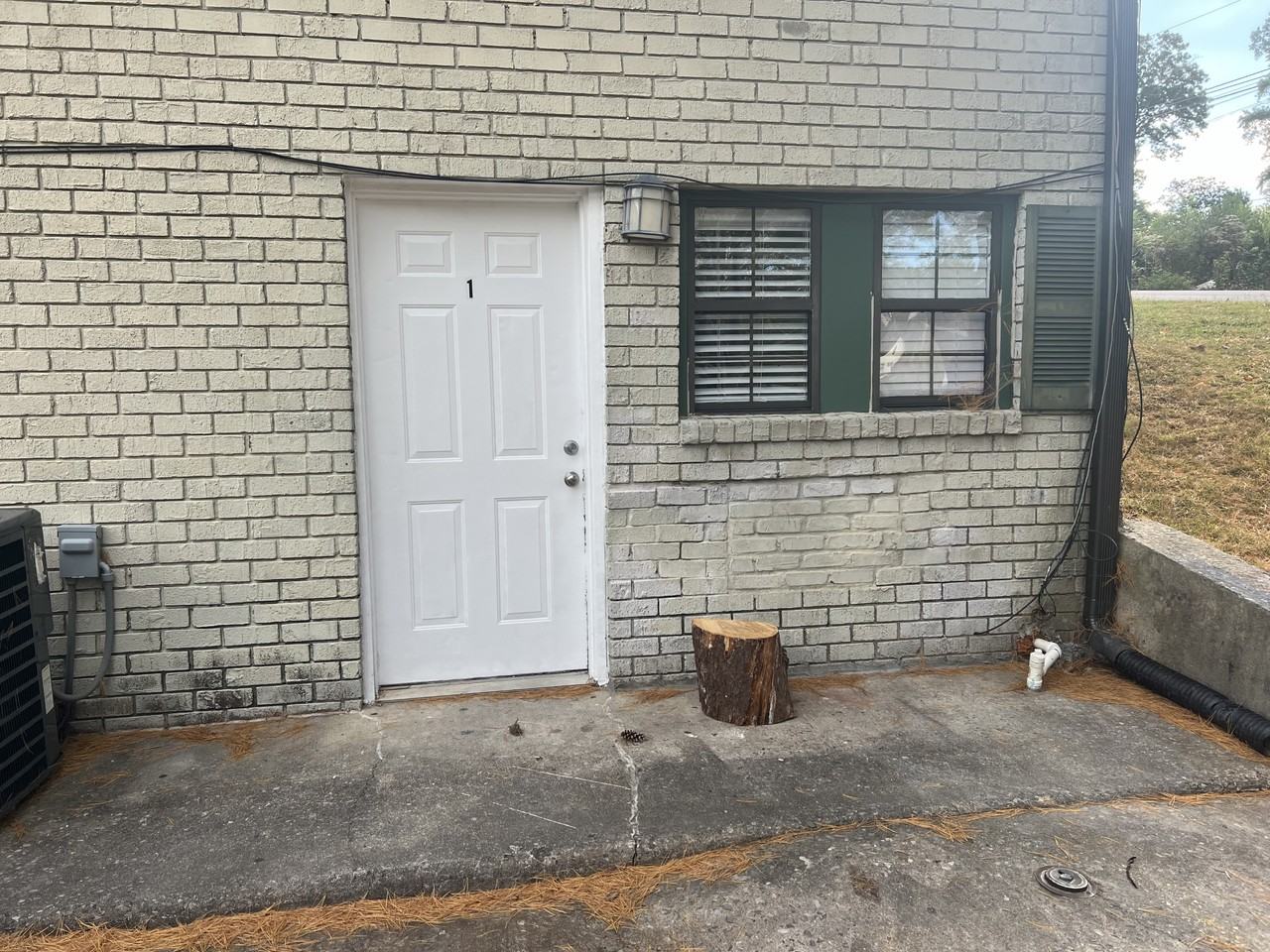 900 Vernon AvenueApartment 13 #R13 - Photo 5 of 6