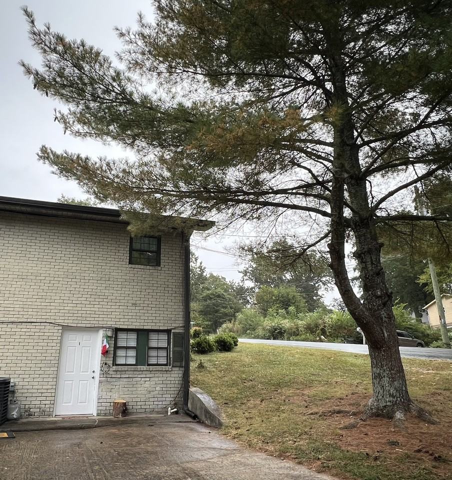 900 Vernon AvenueApartment 13 #R13 - Photo 6 of 6