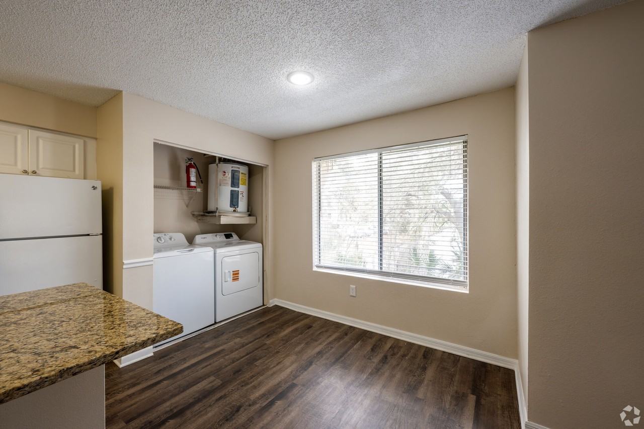 Topaz Riviera - Photo 7 of 31