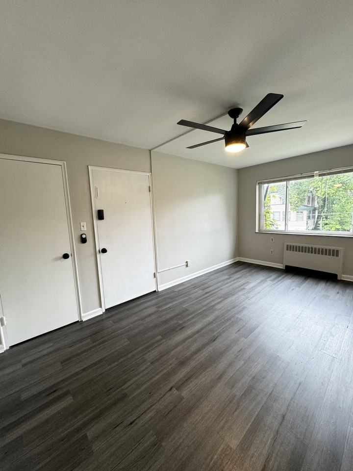 701 Greenwood Ave #701-6 - Photo 3 of 6