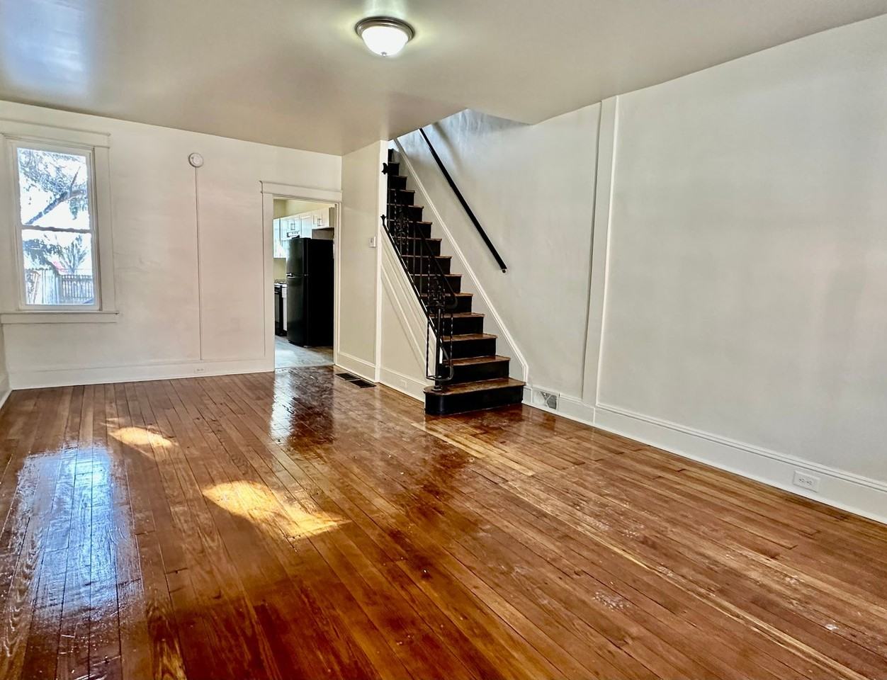 704 E End Ave - Photo 2 of 8