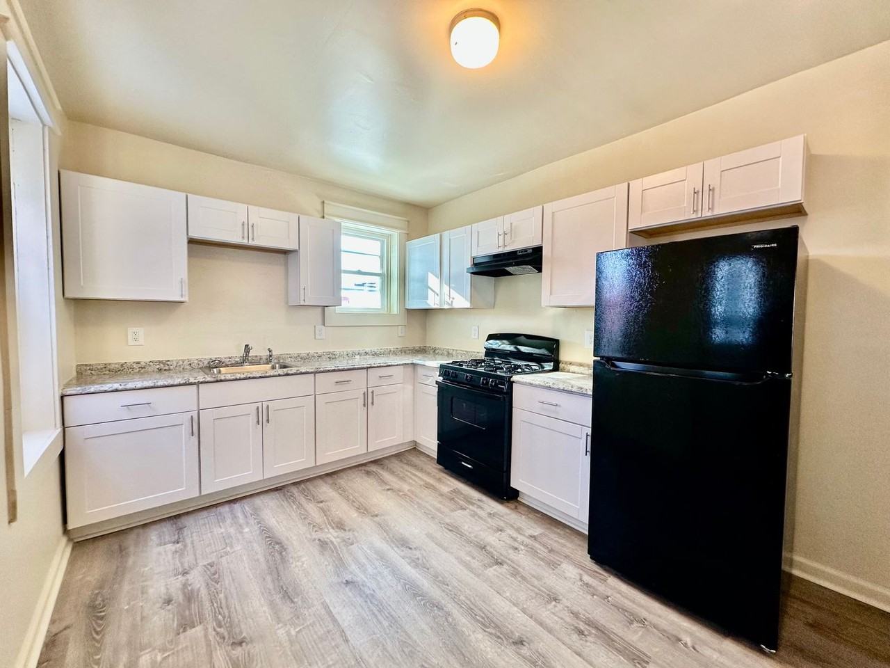 704 E End Ave - Photo 3 of 8