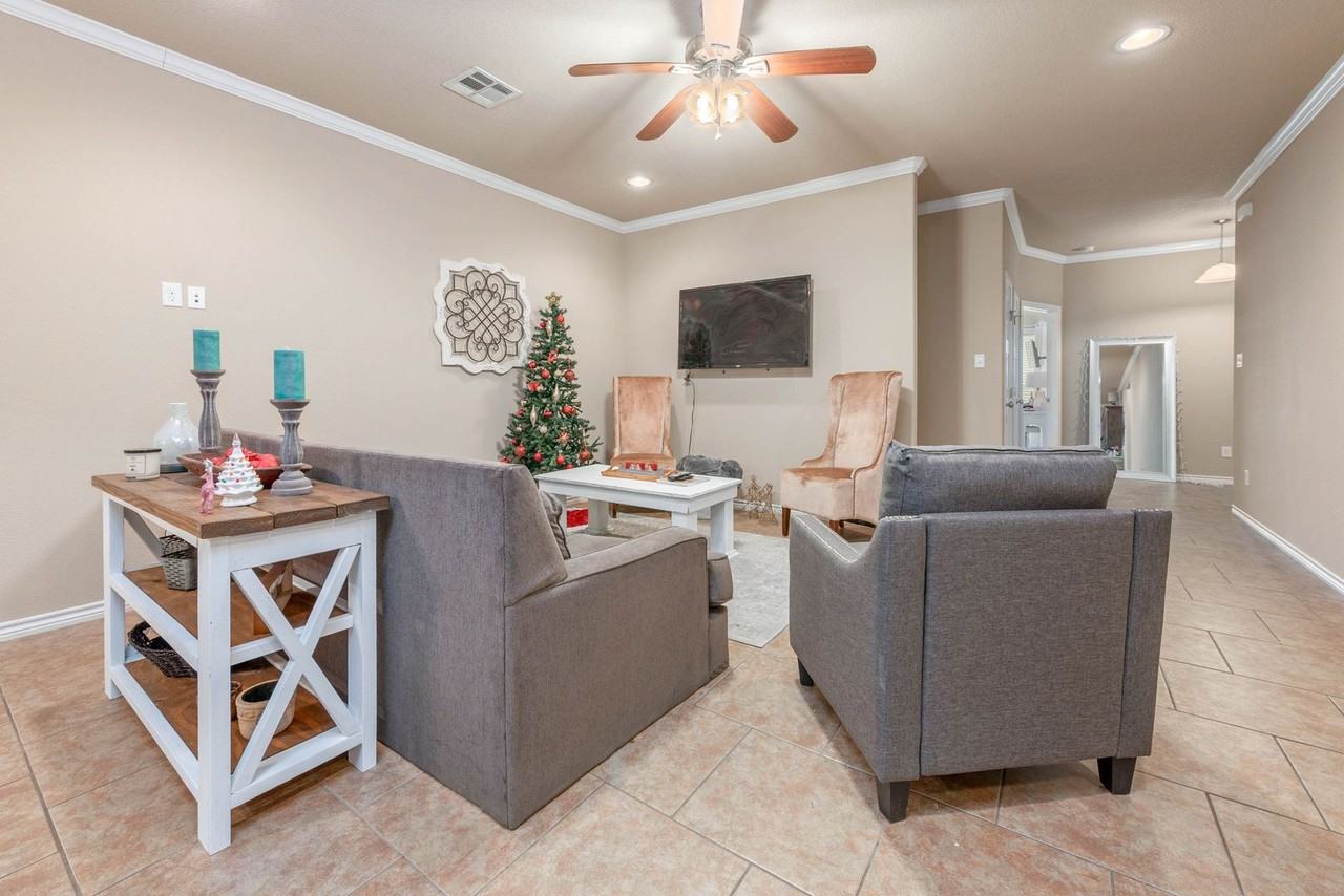 3630 Kenyon Dr - Photo 6 of 25