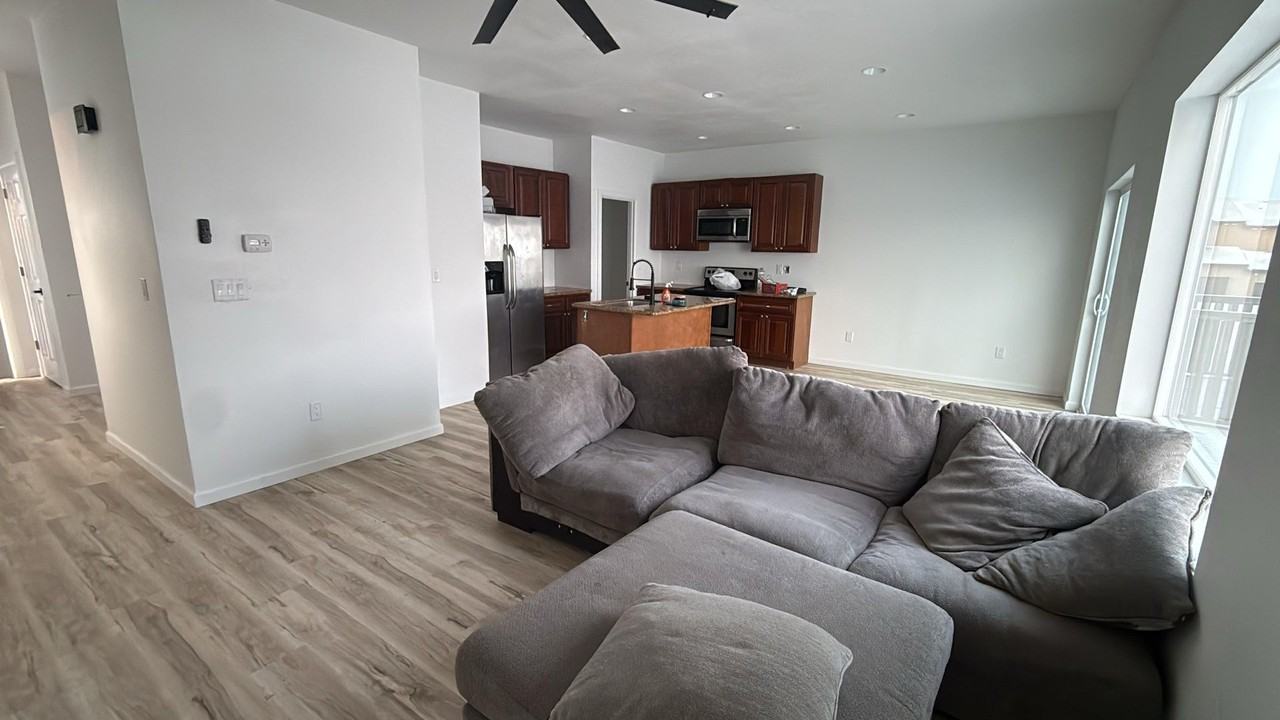 13717 Kristina St - Photo 2 of 12