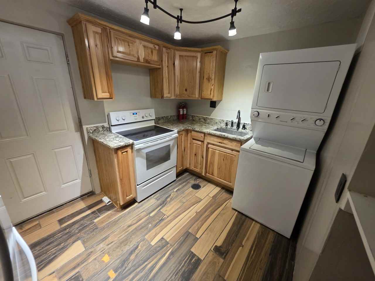 1227 Sw - Photo 3 of 17