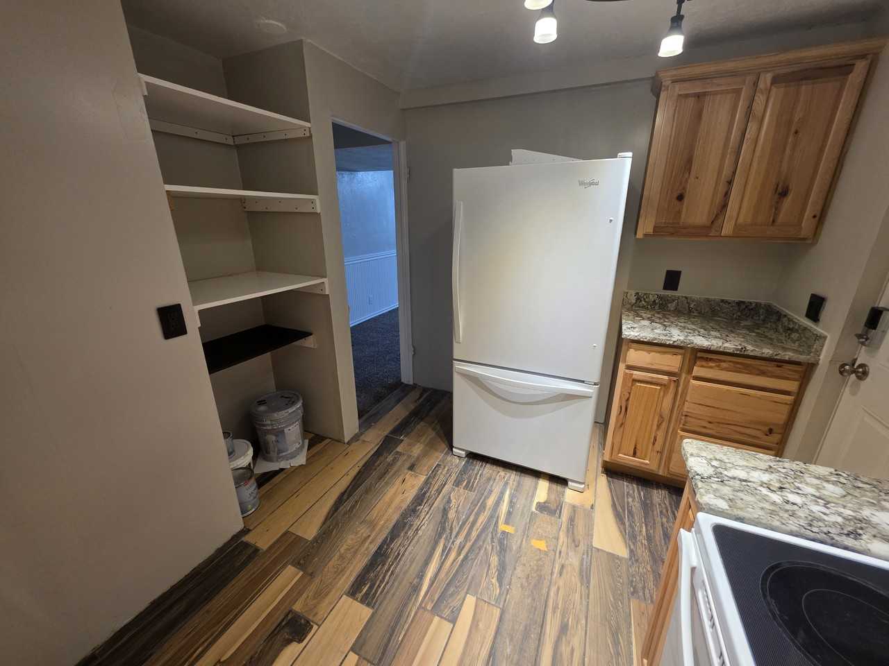 1227 Sw - Photo 4 of 17