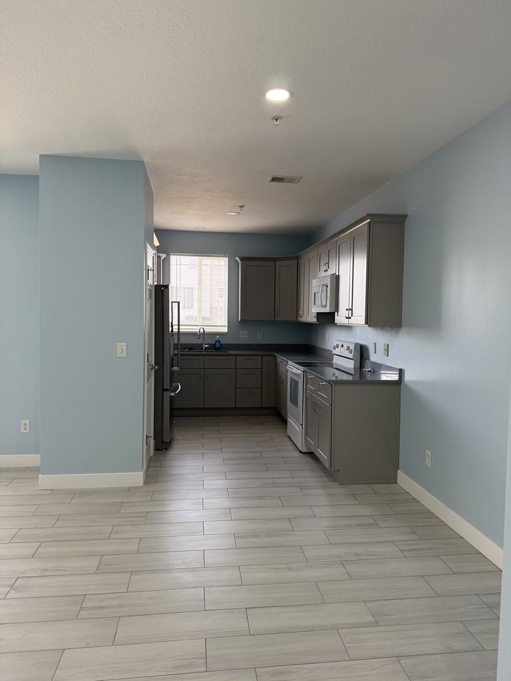 6341 W Passenger Ln #4 - Photo 5 of 18