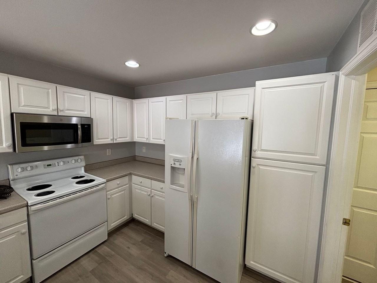 2005 Meadowbrook Pkwy - Photo 3 of 16