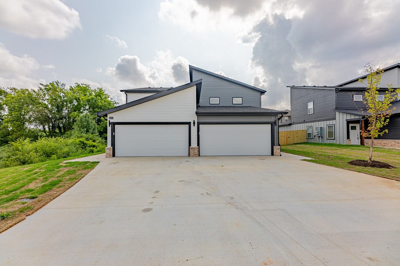 1602 Sw Poigai Way #1 - Photo 2 of 28