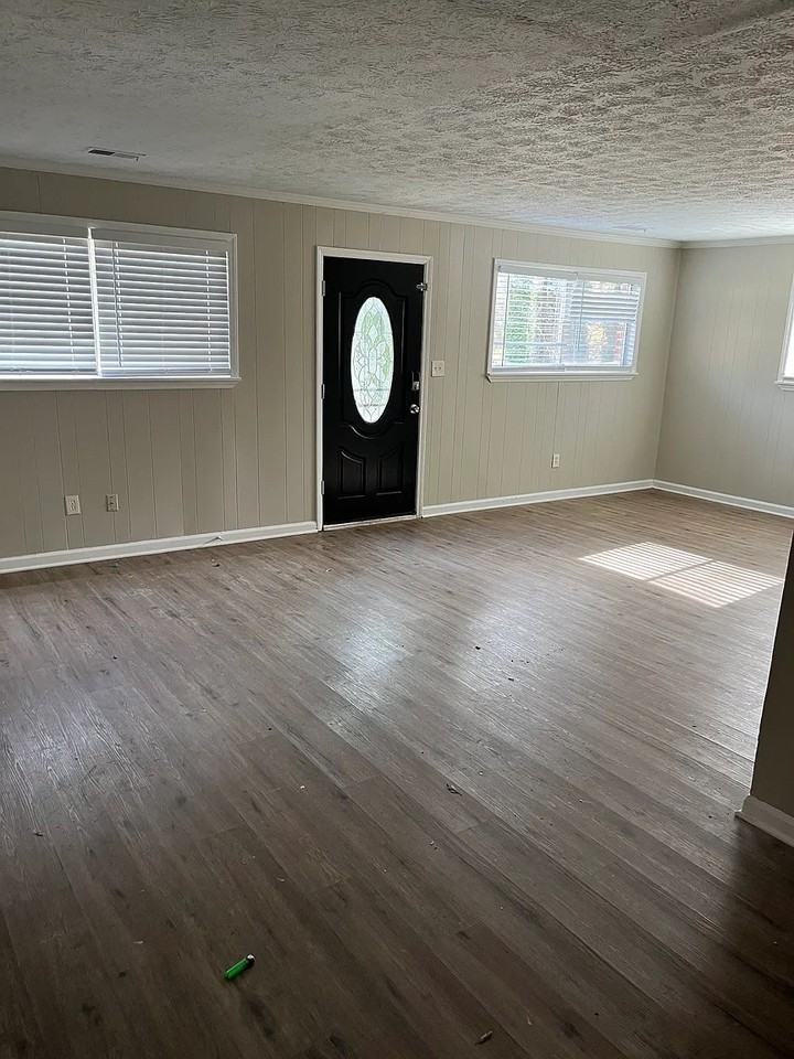 1471 Moray St Sw - Photo 5 of 19