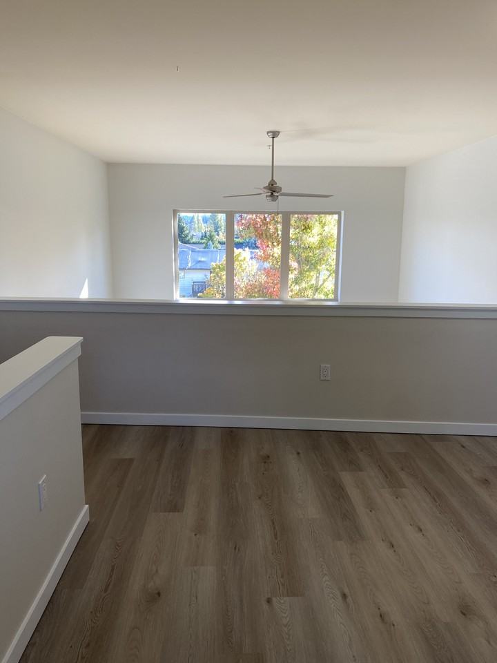 Hawthorne Corner - Photo 7 of 12