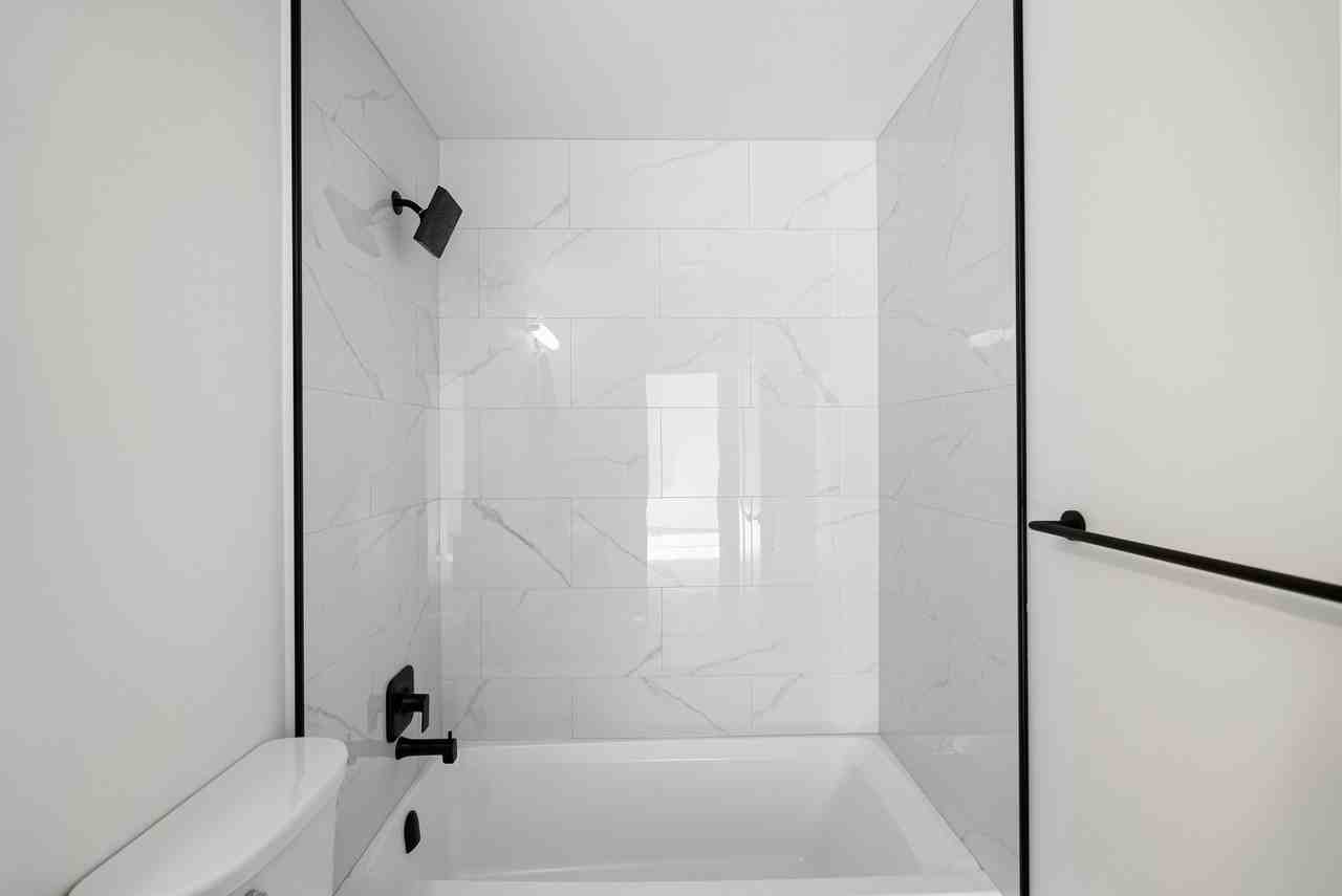 Harbour Edge Apartments - Photo 7 of 9