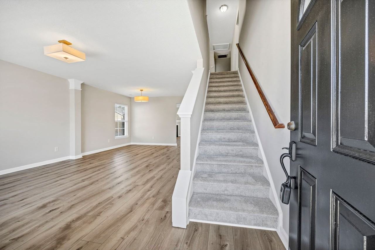 153 Pennsylvania Ct - Photo 3 of 34