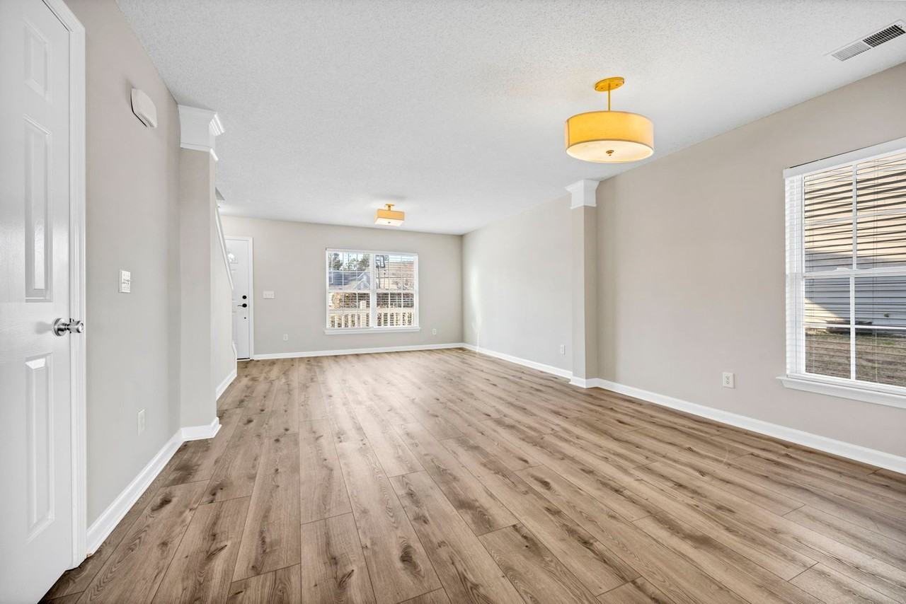 153 Pennsylvania Ct - Photo 5 of 34