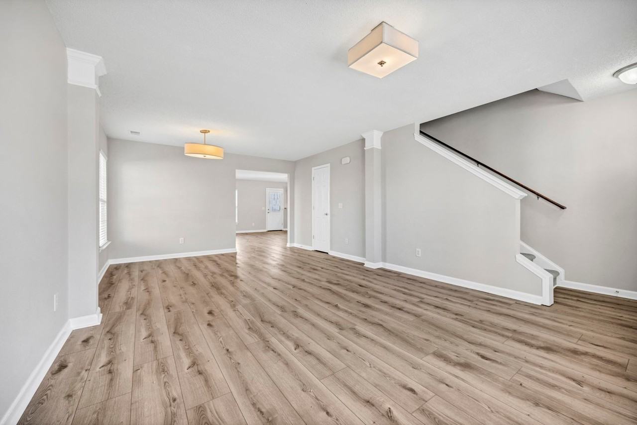 153 Pennsylvania Ct - Photo 6 of 34