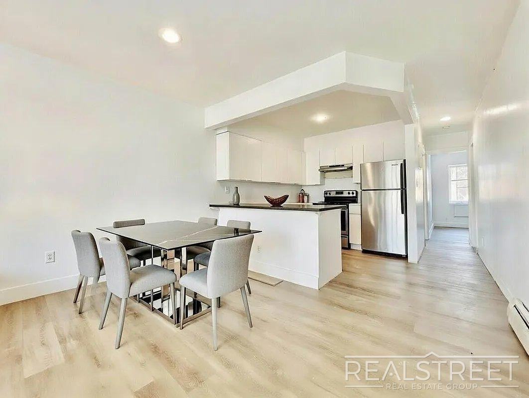 1351 Decatur St #3 - Photo 4 of 10