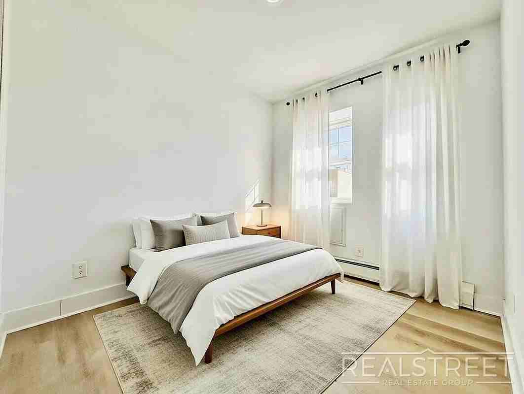 1351 Decatur St #3 - Photo 7 of 10