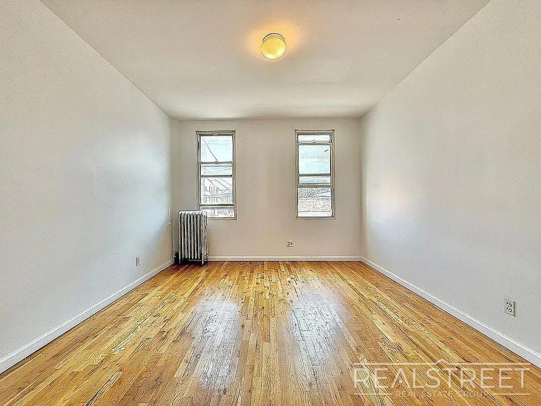 959 Metropolitan Ave #3L - Photo 6 of 8