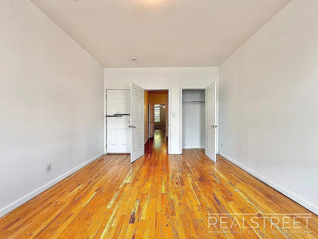 959 Metropolitan Ave #3L - Photo 7 of 8