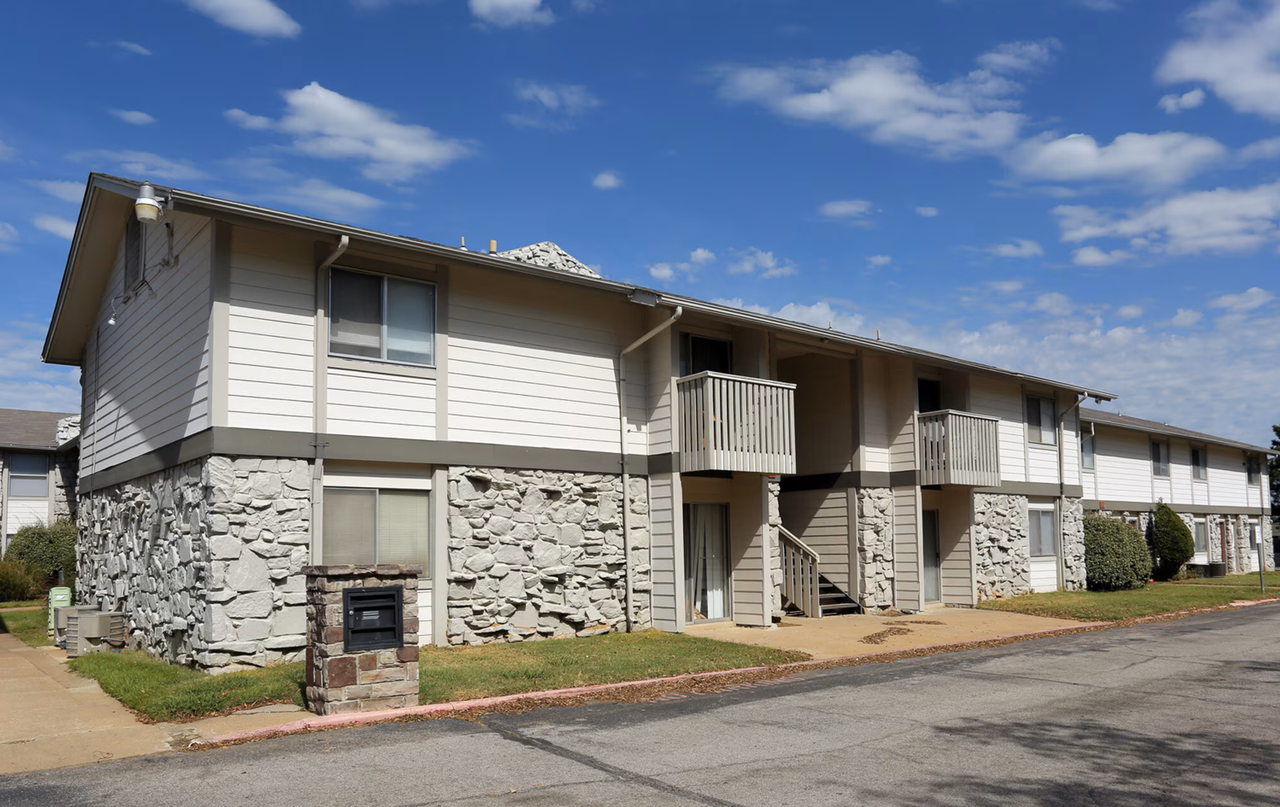 Lakewood Gardens - Photo 5 of 7