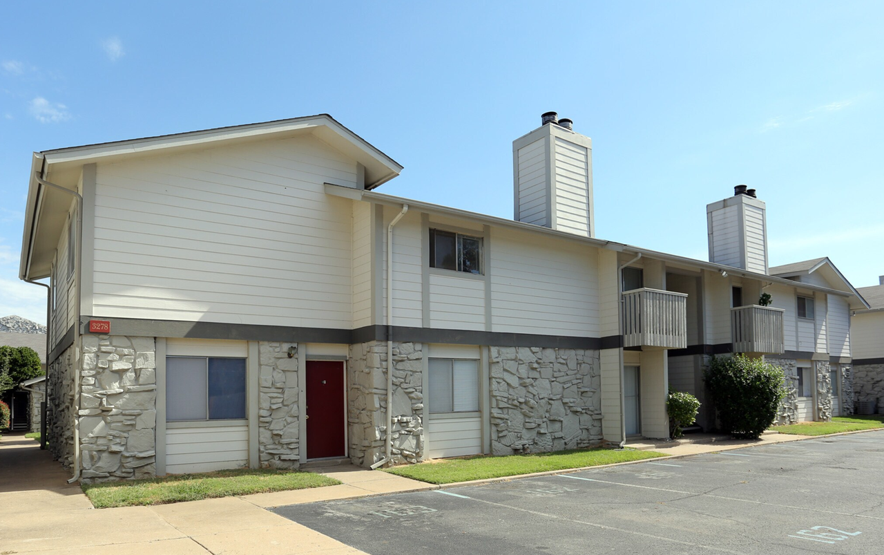 Lakewood Gardens - Photo 6 of 7