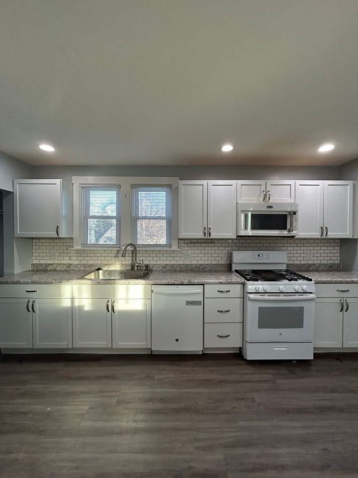 4741 S 19th St - Photo 2 of 33