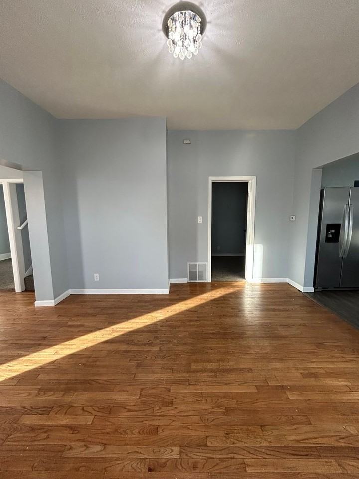 4741 S 19th St - Photo 7 of 33