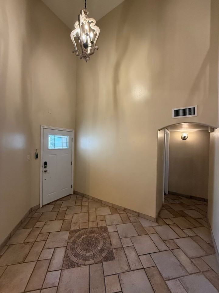 2214 S Terrace Way - Photo 3 of 28