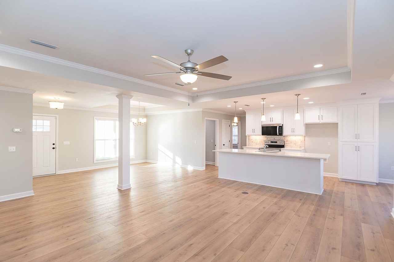 213 Brookestone Dr - Photo 3 of 12