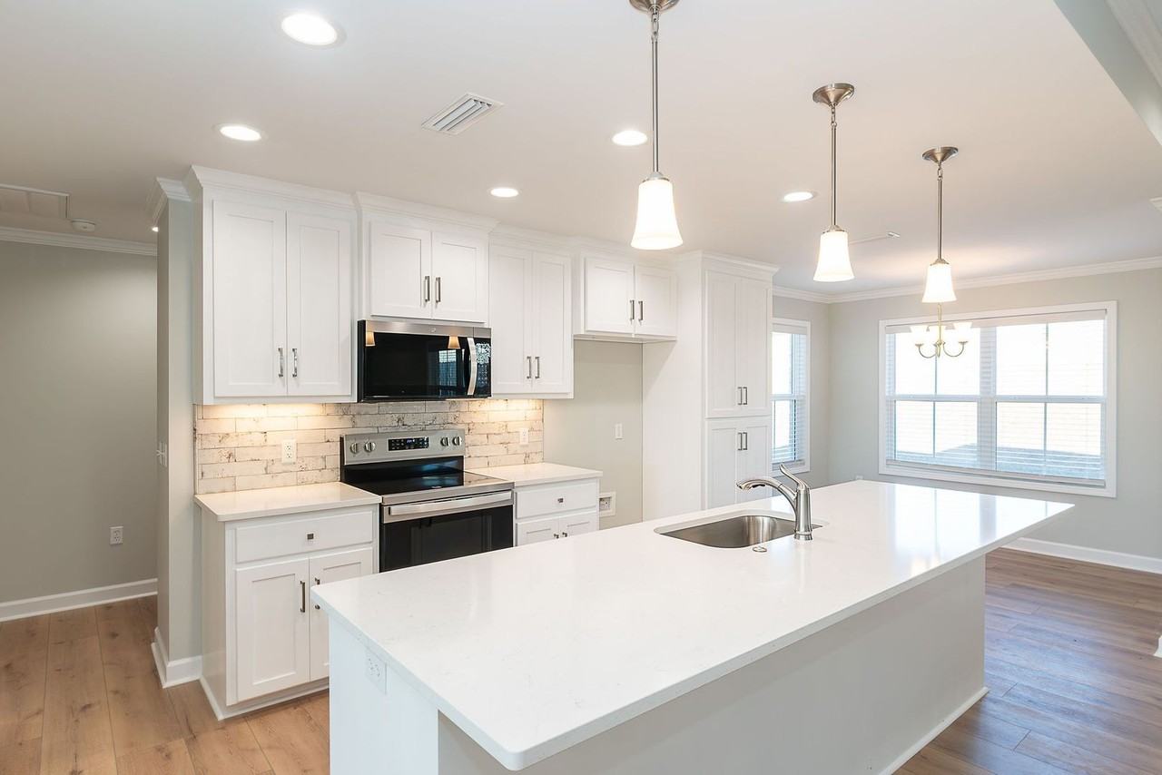 213 Brookestone Dr - Photo 4 of 12