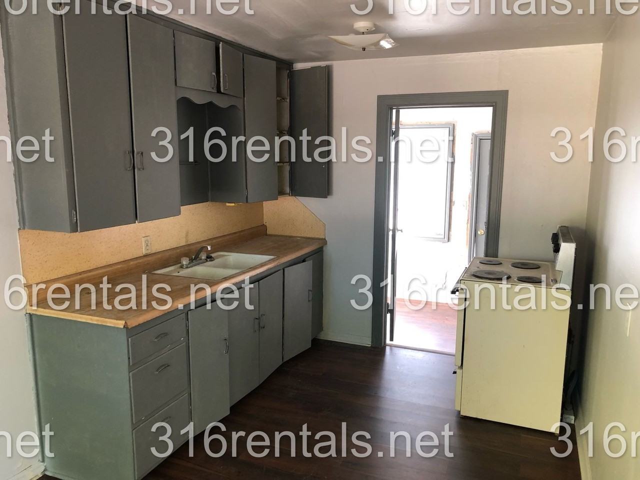 419 Sw 3rd St #421 - Photo 2 of 11