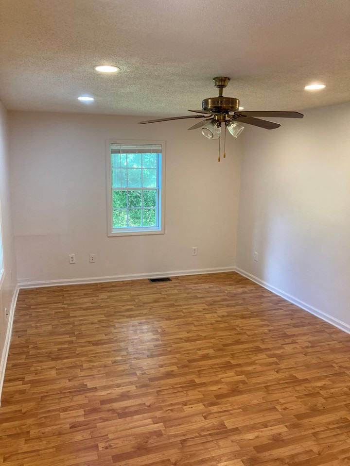 224 Couper St Ne - Photo 6 of 18