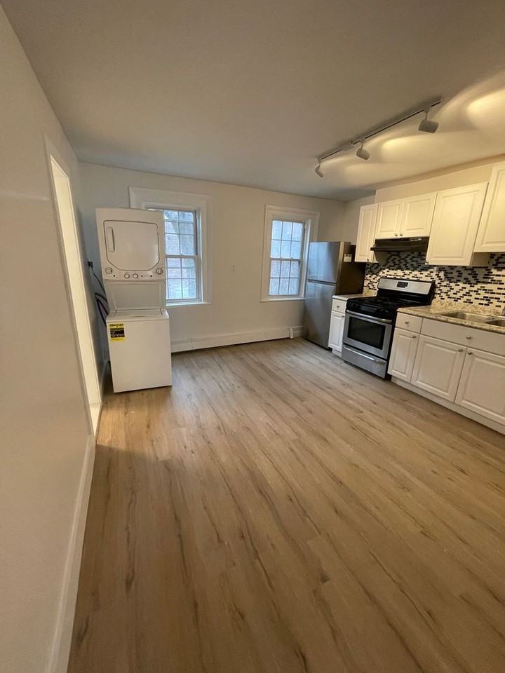 305 Liberty St - Photo 2 of 11