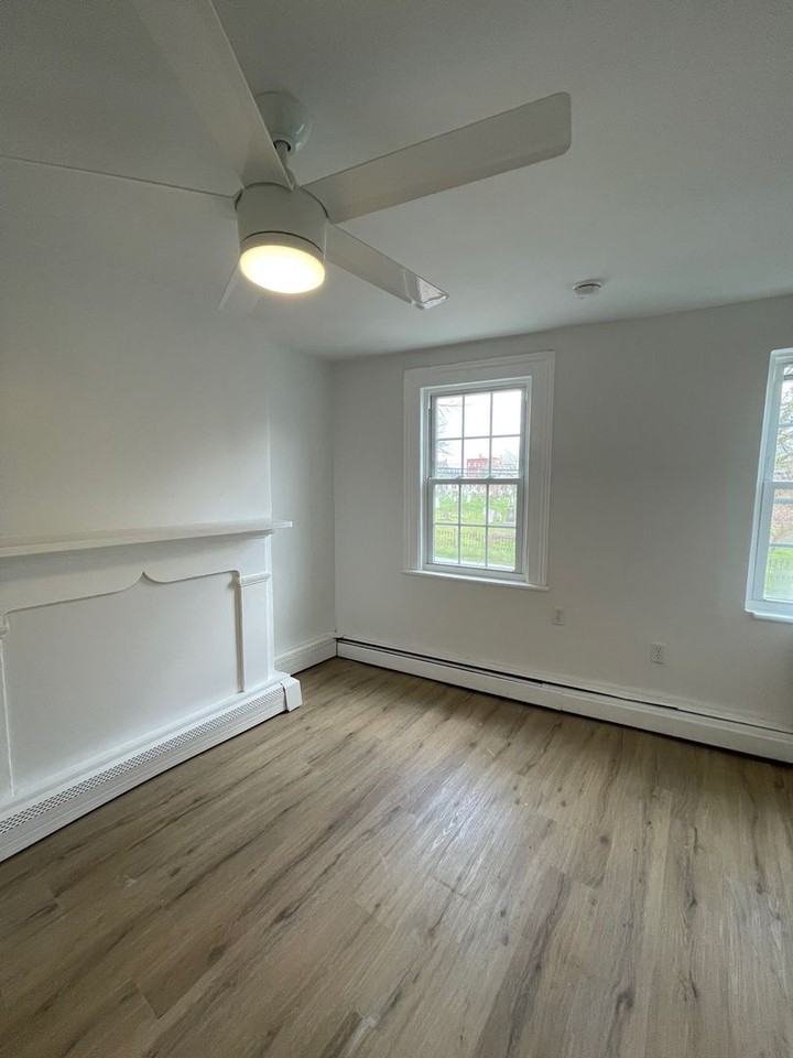 305 Liberty St - Photo 5 of 11