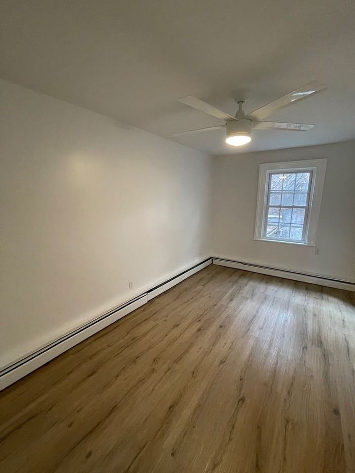 305 Liberty St - Photo 7 of 11