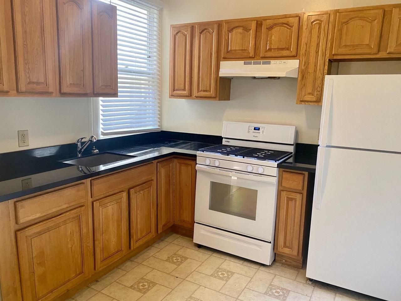 503 Cortland Ave - Photo 5 of 23