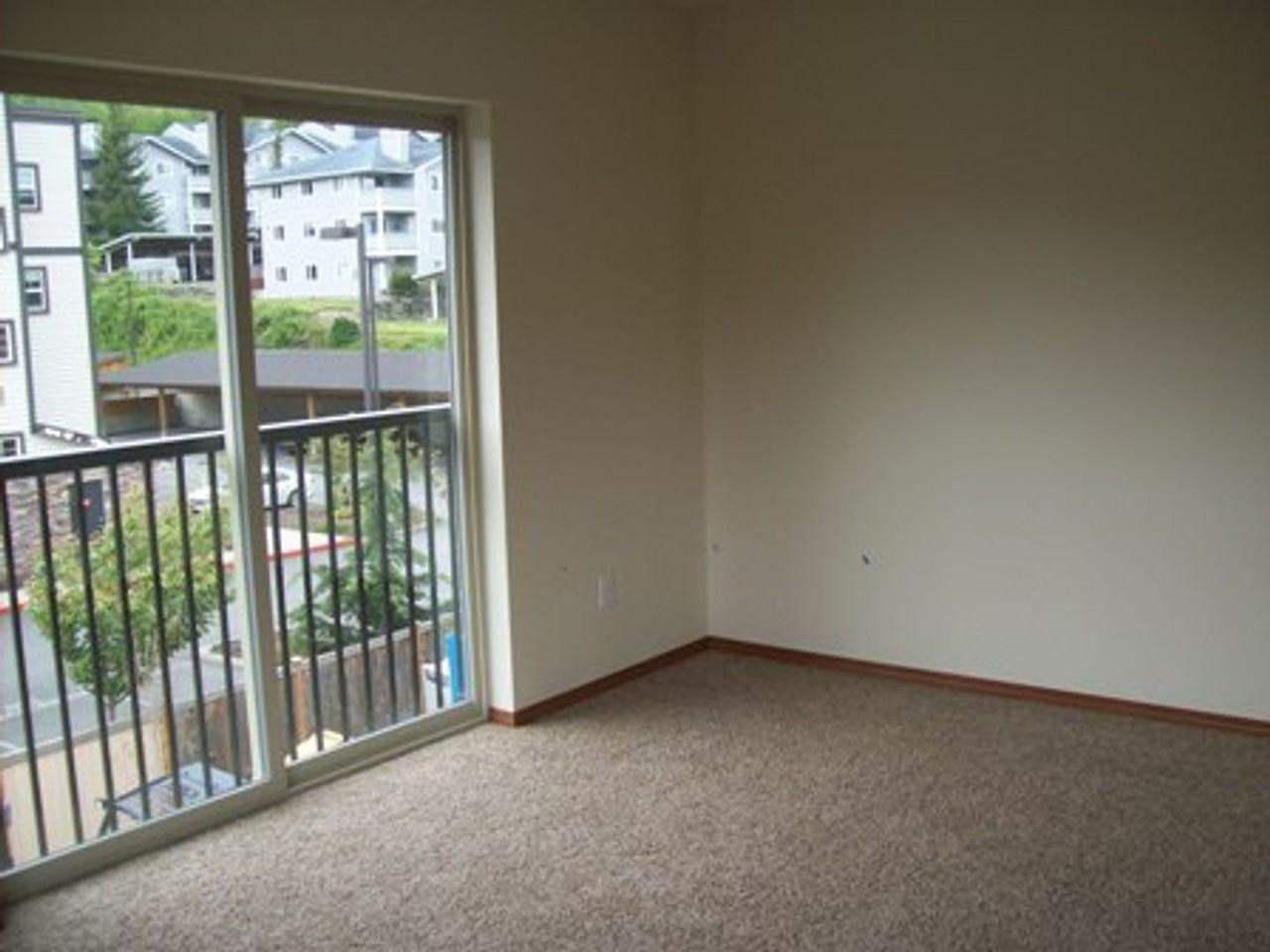 Hooge House - Photo 7 of 14