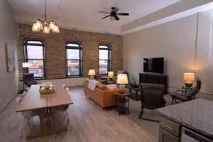 featured image of 422 Division St S