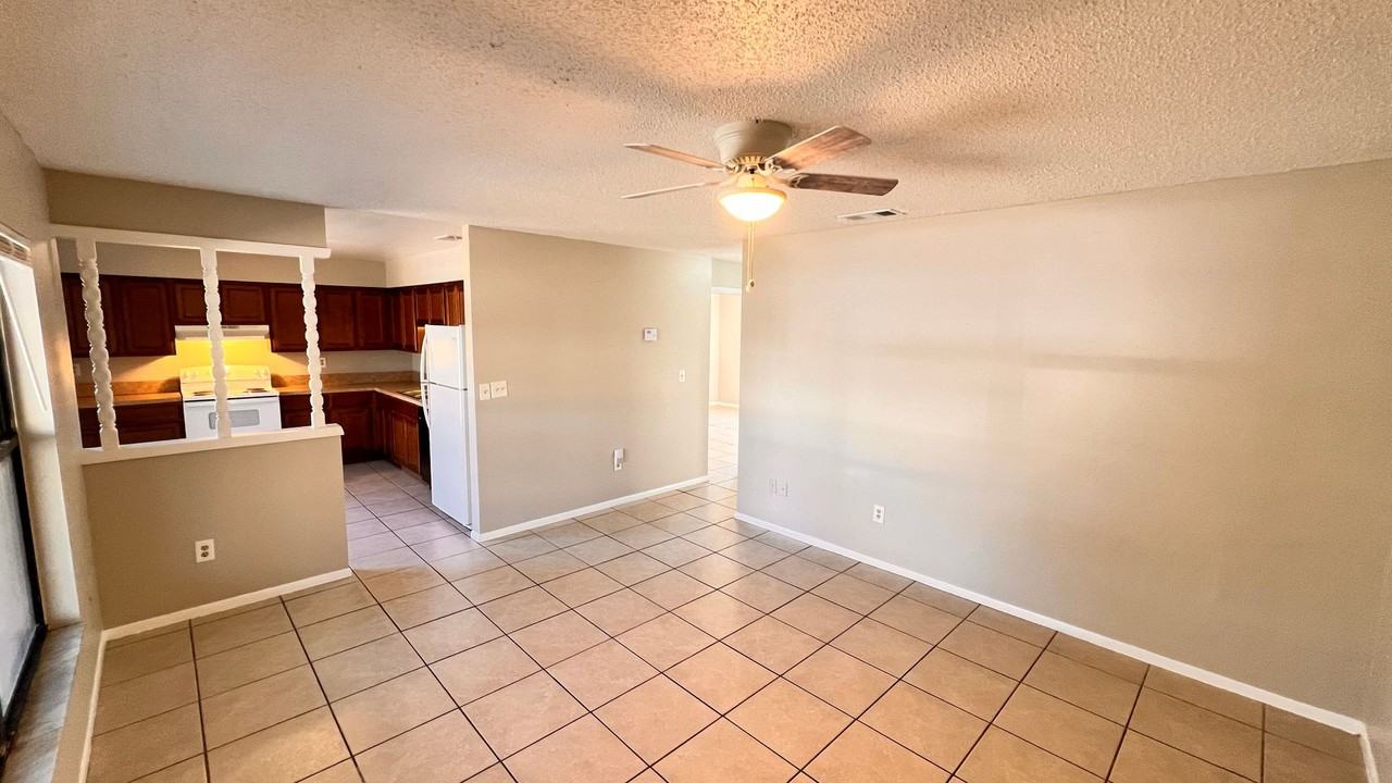 5520 Charleston St - Photo 6 of 30