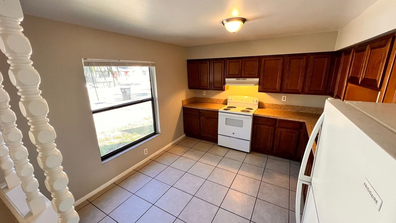 5520 Charleston St - Photo 7 of 30