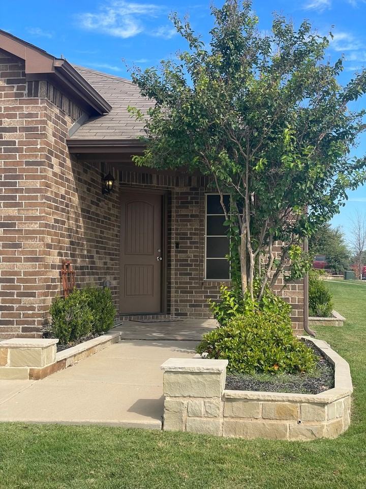 4212 Tollcross Ln - Photo 2 of 32