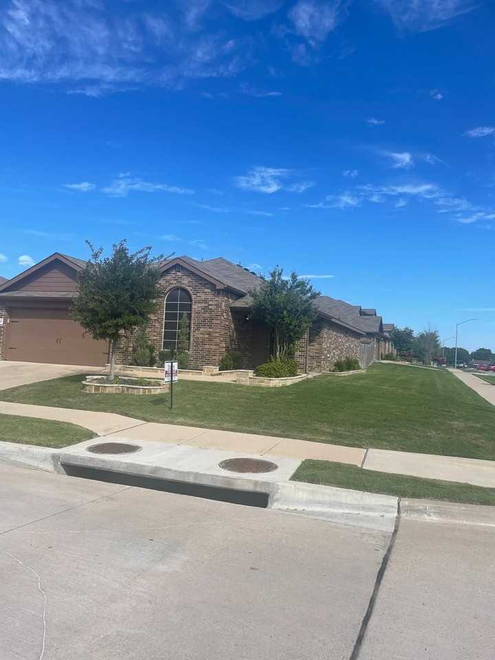 4212 Tollcross Ln - Photo 3 of 32