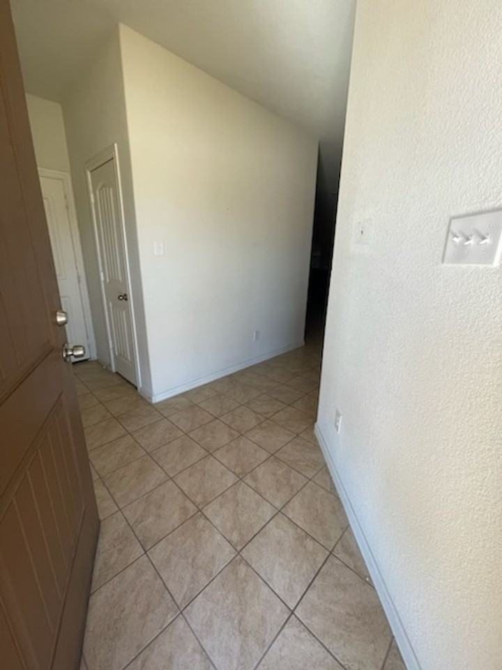 4212 Tollcross Ln - Photo 4 of 32