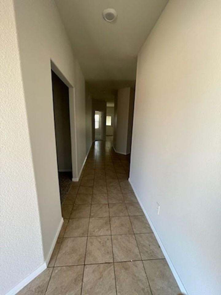 4212 Tollcross Ln - Photo 5 of 32