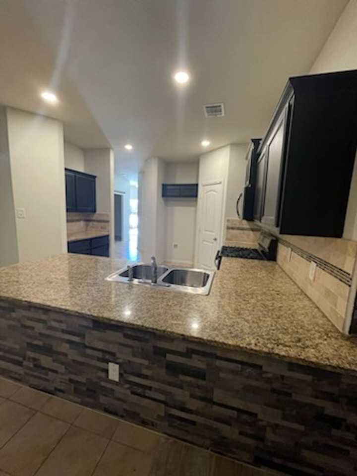 4212 Tollcross Ln - Photo 7 of 32